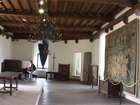 Krefeld : Wasserburg Linn, Innenräume, der Rittersaal ist u.a. mit flämischen Wandteppichen bestückt.